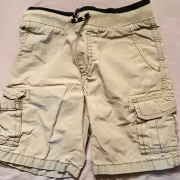 7 pairs of boys Shorts and 4 shirts - Picture 4 of 11